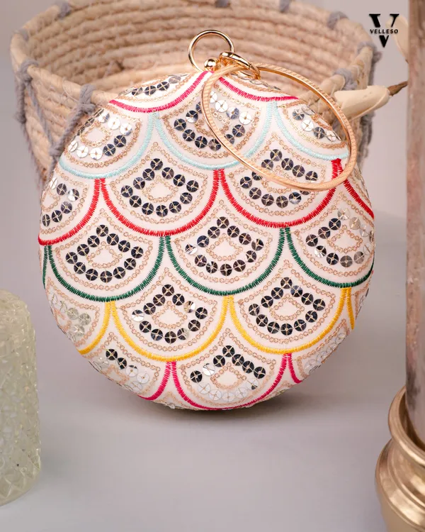 Noorani_Round_Embroidered_Mirror_Clutch_with_Bangle_Handle